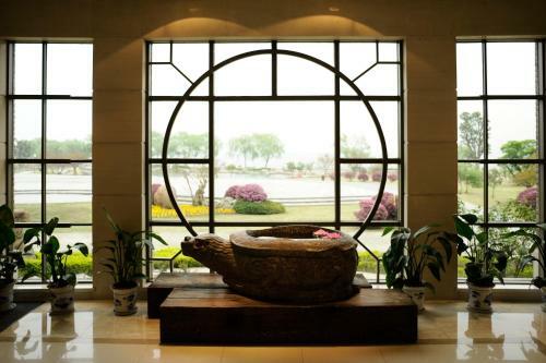 Tongli Lake View Hotel
