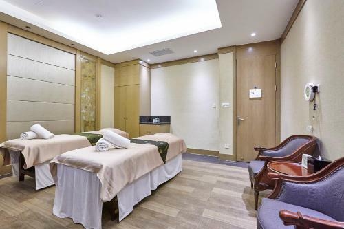 Tongli Lake View Hotel