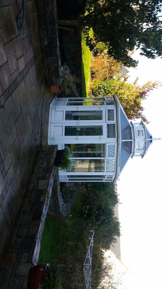 Lios M�r - 5 Bed Self Catering House