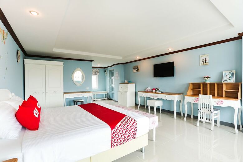 Oyo 317 The Lilly Hotel