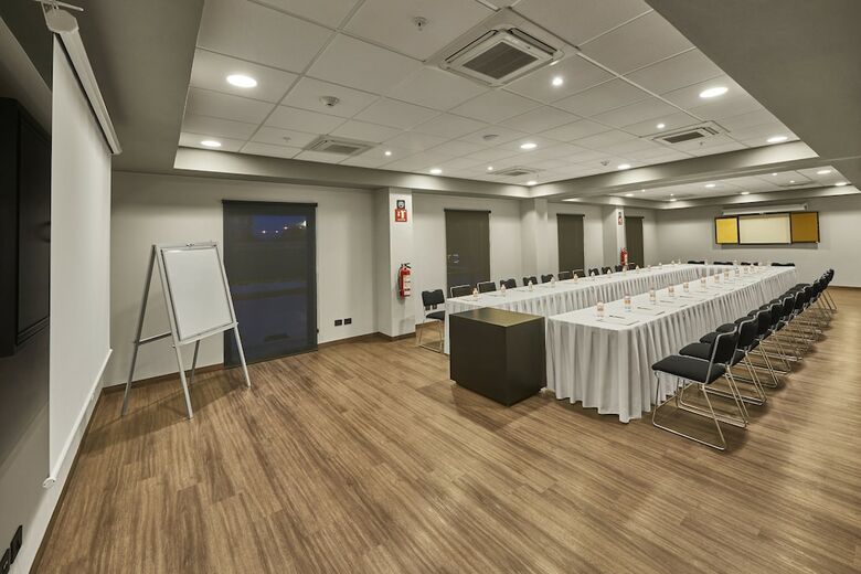 Hotel City Express Celaya Parque