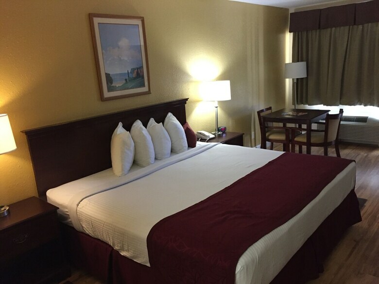 Hotel Best Inn & Suites