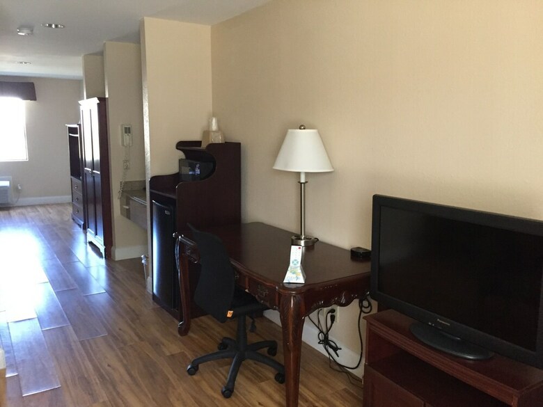 Hotel Best Inn & Suites