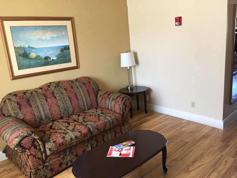 Hotel Best Inn & Suites