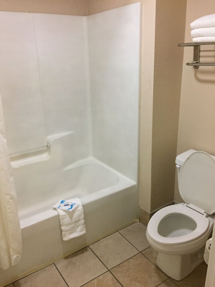 Hotel Best Inn & Suites