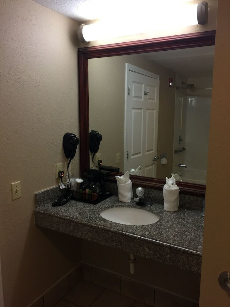 Hotel Best Inn & Suites