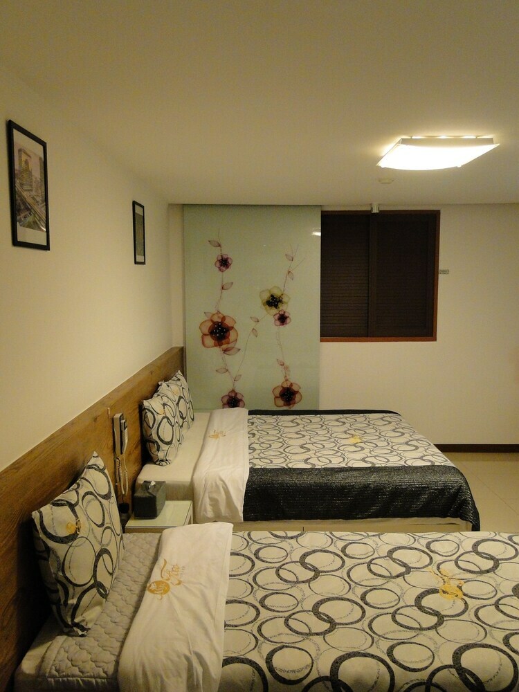 Nyxfox Hotel