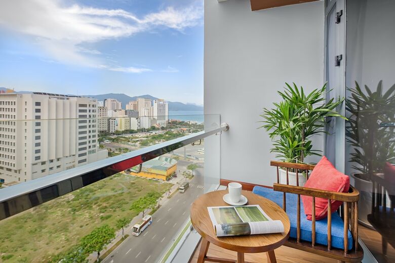 White Sand Hotel & Apartment
