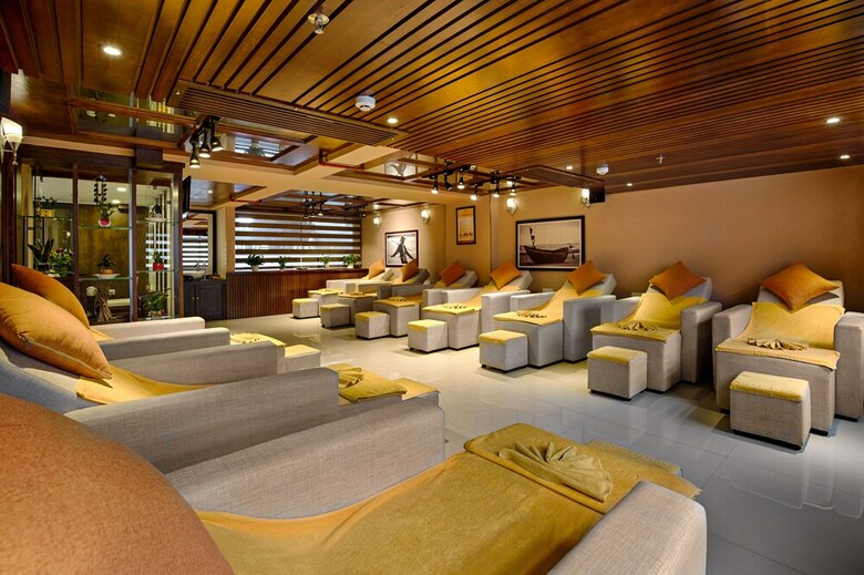 White Sand Hotel & Apartment