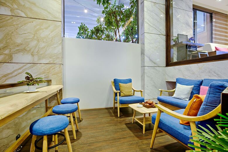 White Sand Hotel & Apartment