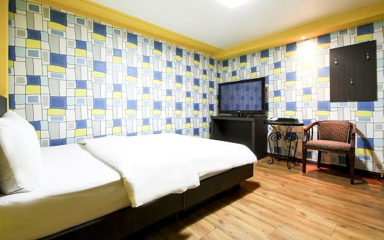 Hotel H.e