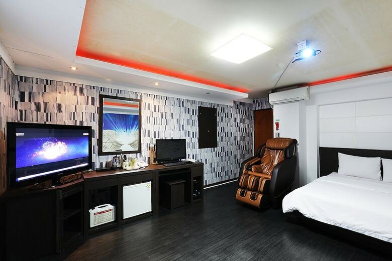 Hotel H.e