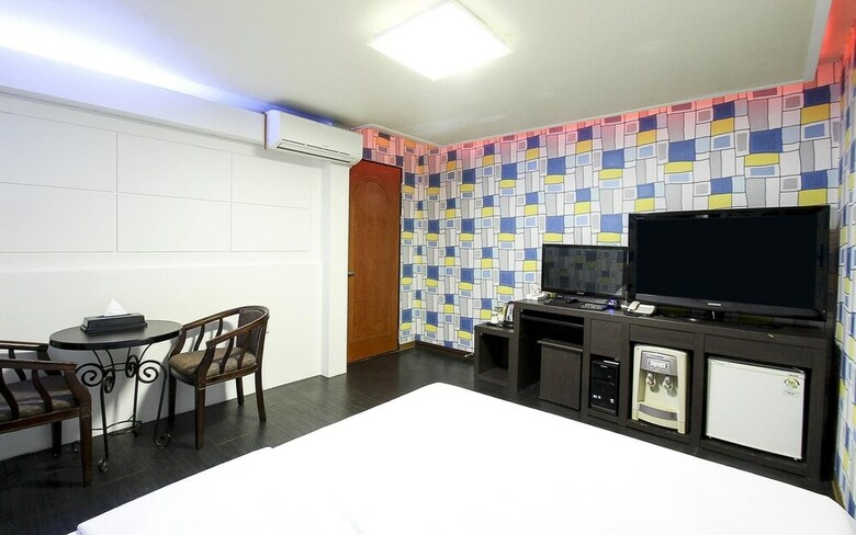 Hotel H.e