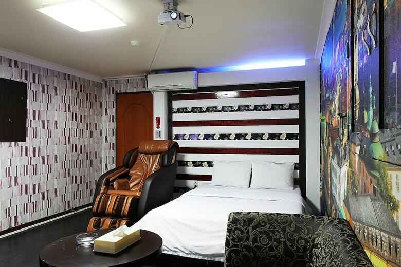Hotel H.e