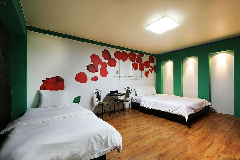 Hotel H.e