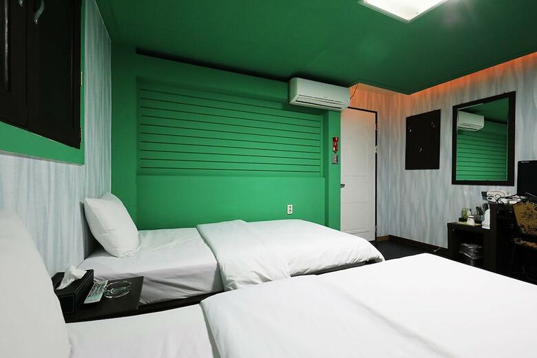 Hotel H.e