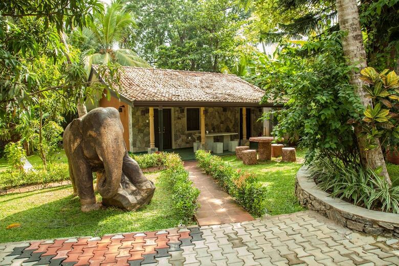 Hotel Villa Pinnawala & Restaurant
