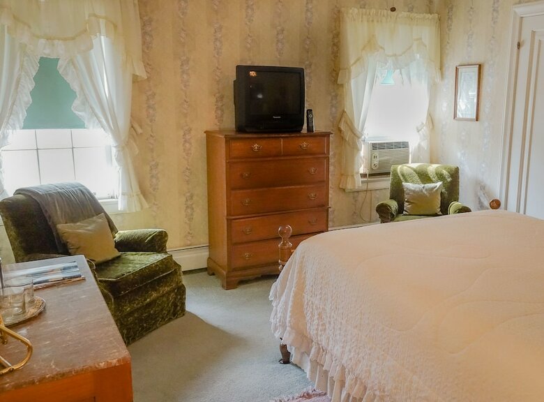 Bed & Breakfast Maple Springs Lake Side Inn