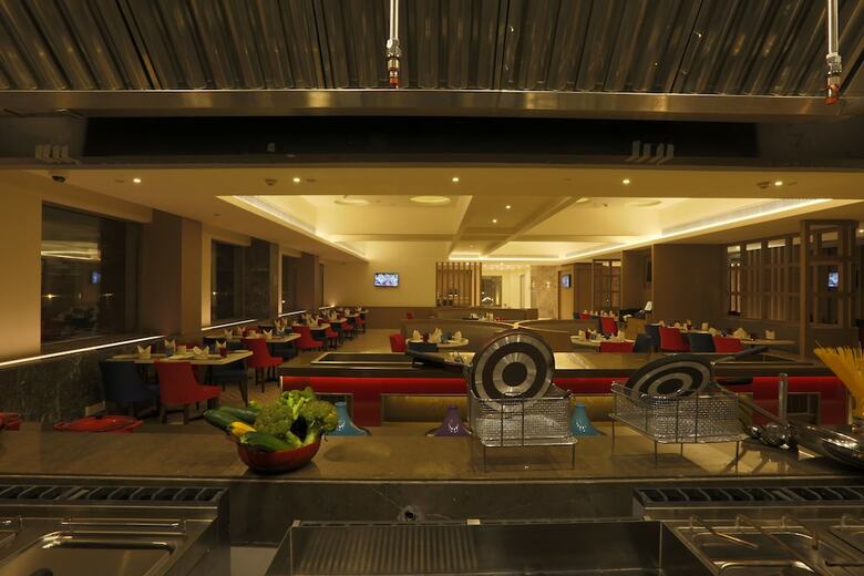 Hotel Ramada By Wyndham Lucknow