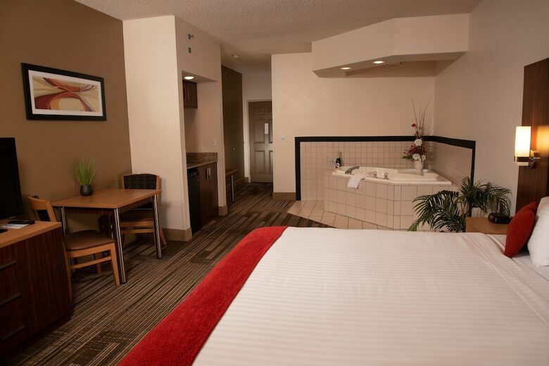 Hotel Northfield Inn, Suites & Conference Center