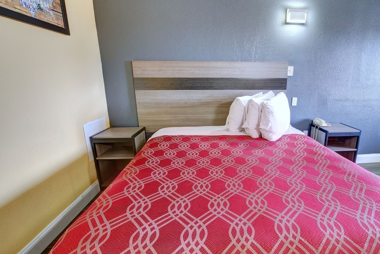 Hotel Econo Lodge At Military Circle