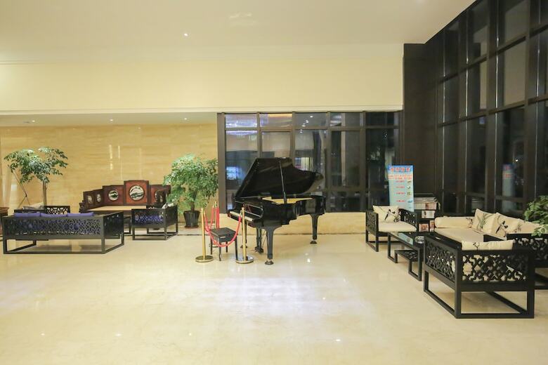 New Knight Royal Hotel