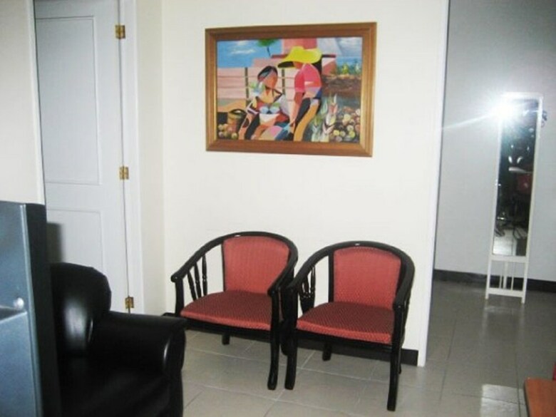 Hotel Frederick's Apartelle