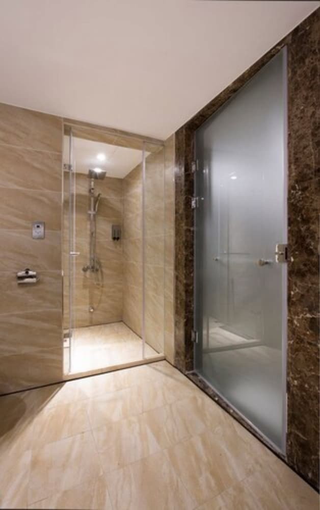 Noble Hotel