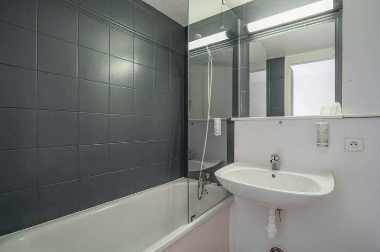 Brit Hotel Reims La Neuvillette