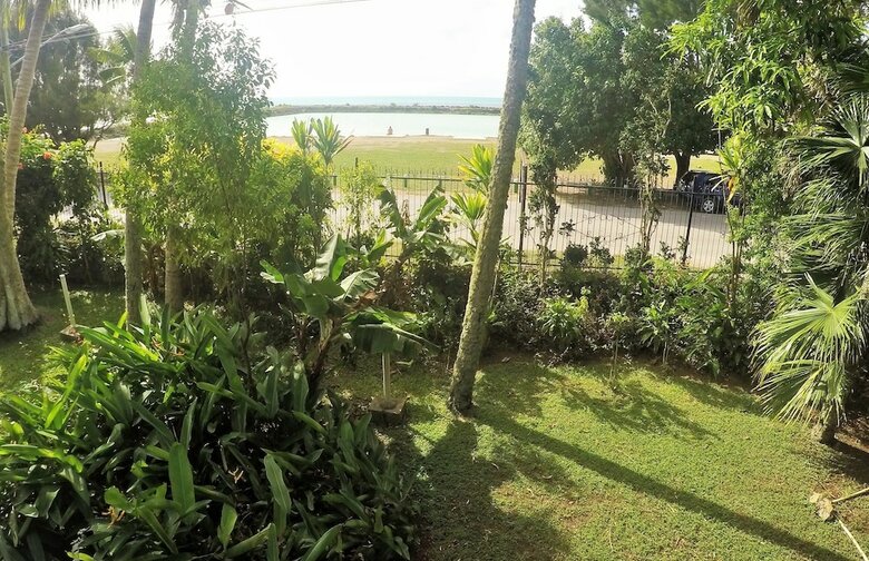 Hotel The Friendly Islander (Papiloa's Place)