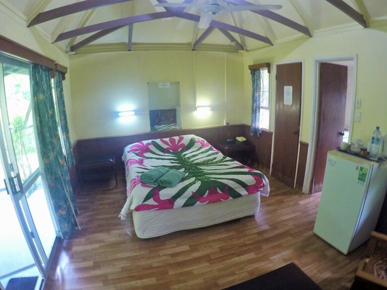 Hotel The Friendly Islander (Papiloa's Place)