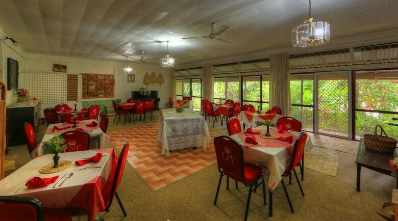 Hotel The Friendly Islander (Papiloa's Place)