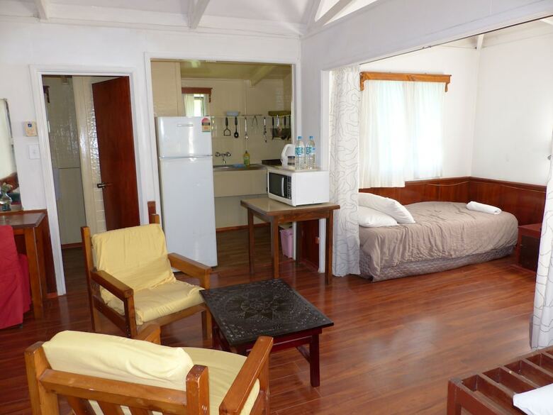 Hotel The Friendly Islander (Papiloa's Place)