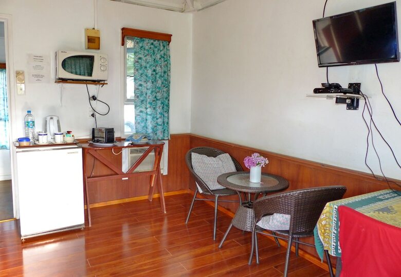 Hotel The Friendly Islander (Papiloa's Place)