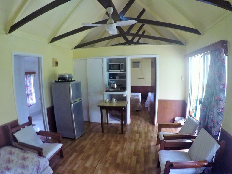 Hotel The Friendly Islander (Papiloa's Place)