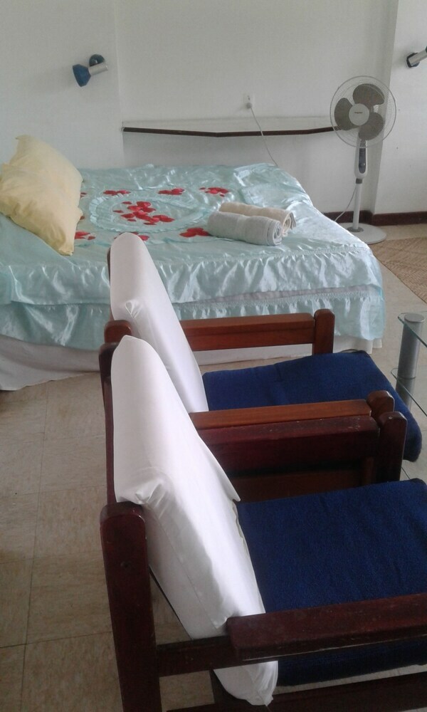 Hotel The Friendly Islander (Papiloa's Place)