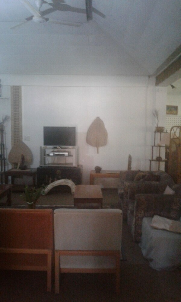 Hotel The Friendly Islander (Papiloa's Place)