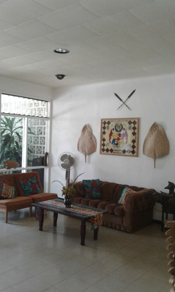 Hotel The Friendly Islander (Papiloa's Place)
