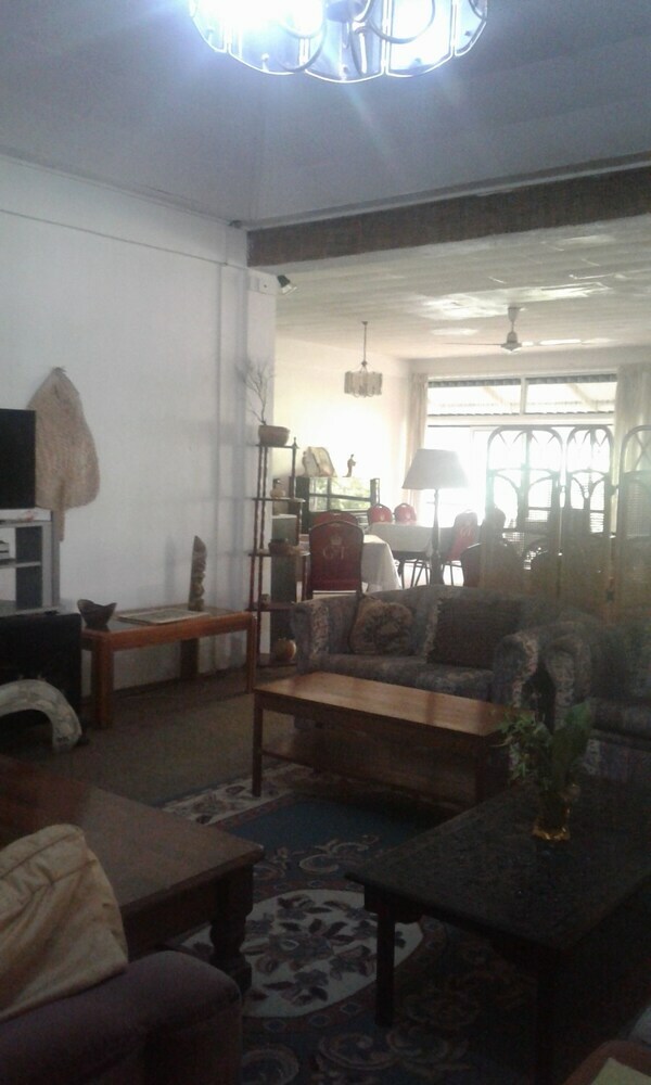 Hotel The Friendly Islander (Papiloa's Place)