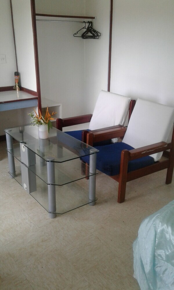 Hotel The Friendly Islander (Papiloa's Place)