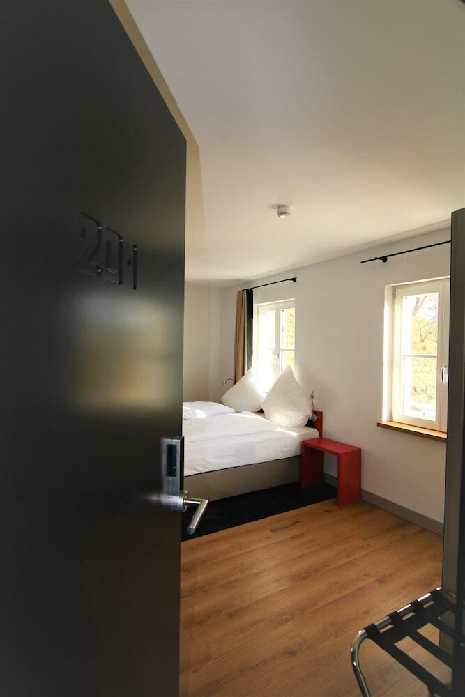 Ku Hotel