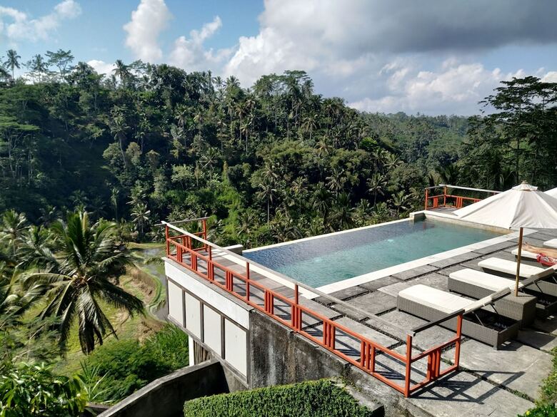 Hotel Suarapura Resort & Spa