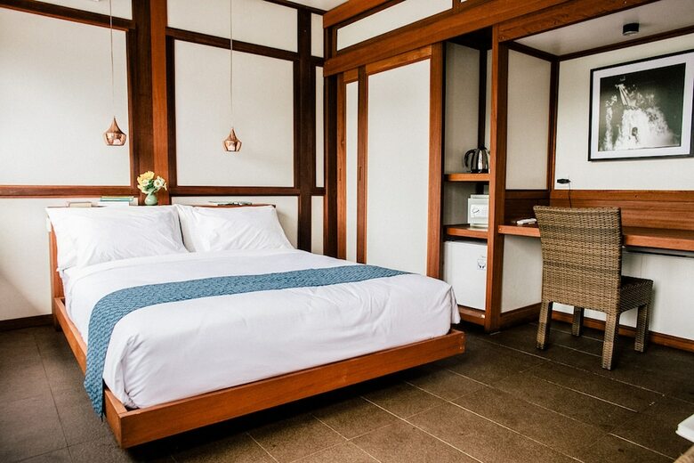Hotel Suarapura Resort & Spa