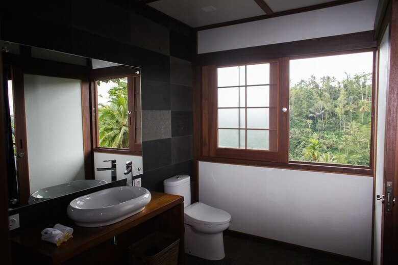 Hotel Suarapura Resort & Spa