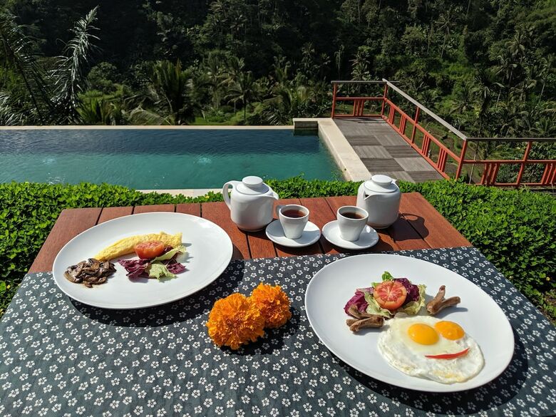 Hotel Suarapura Resort & Spa