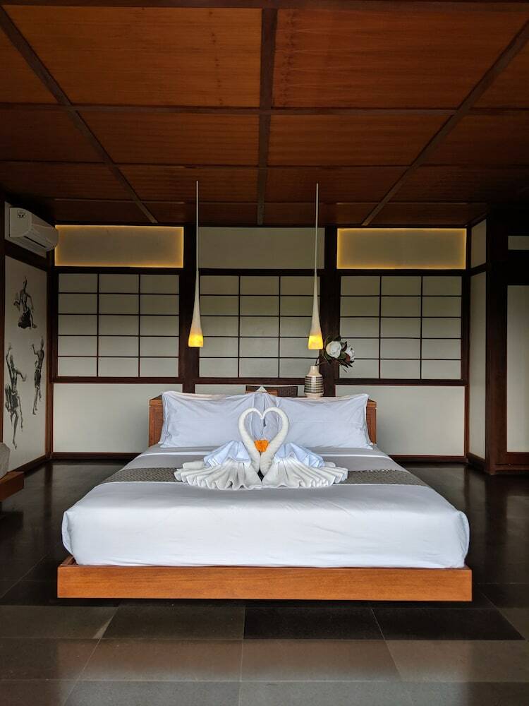 Hotel Suarapura Resort & Spa