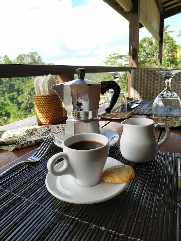 Hotel Suarapura Resort & Spa