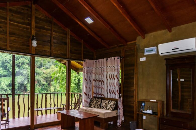 Hotel Kandy Cabana Eco Resort