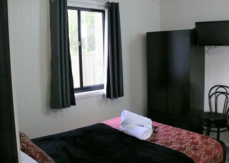 Cabana Lismore Lake Holiday Park