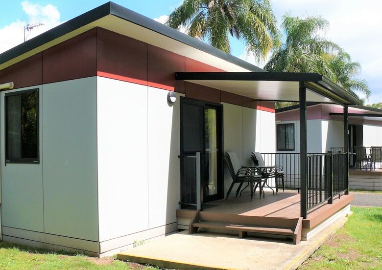 Cabana Lismore Lake Holiday Park